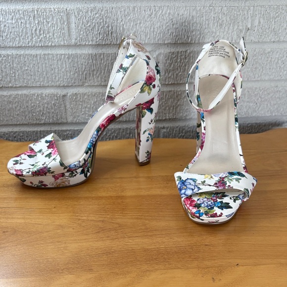 David's Bridal White Blue Pink Floral "Flora" Chunky Heels 10 Platform Open toe - Picture 1 of 12